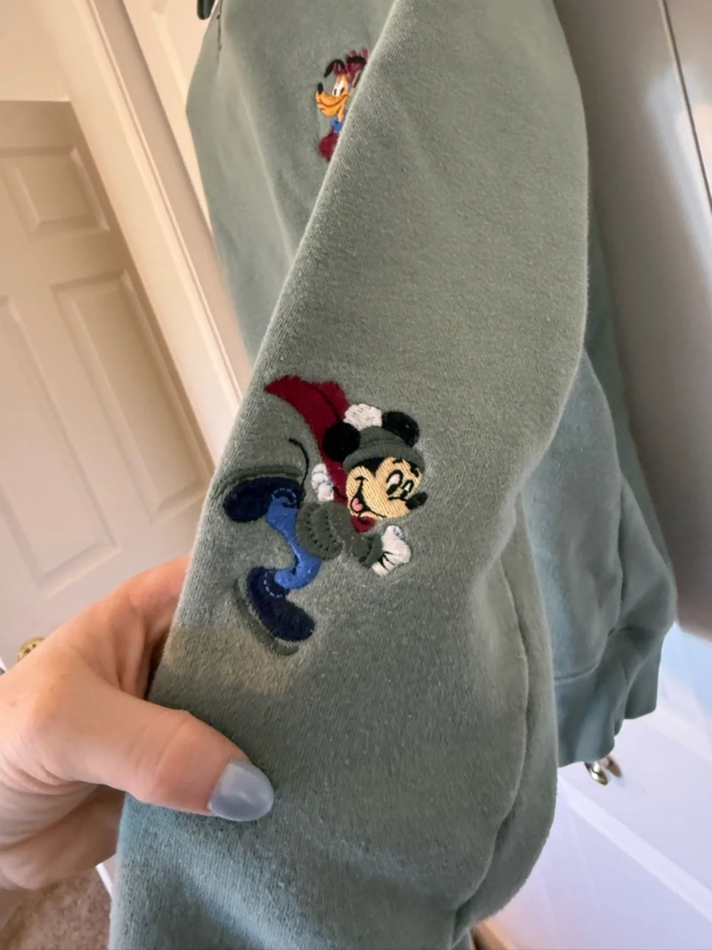 Disney Parks Mickey Mouse & Friends Homestead 1/4 Zip Pullover RARE Unisex M - Picture 5 of 9
